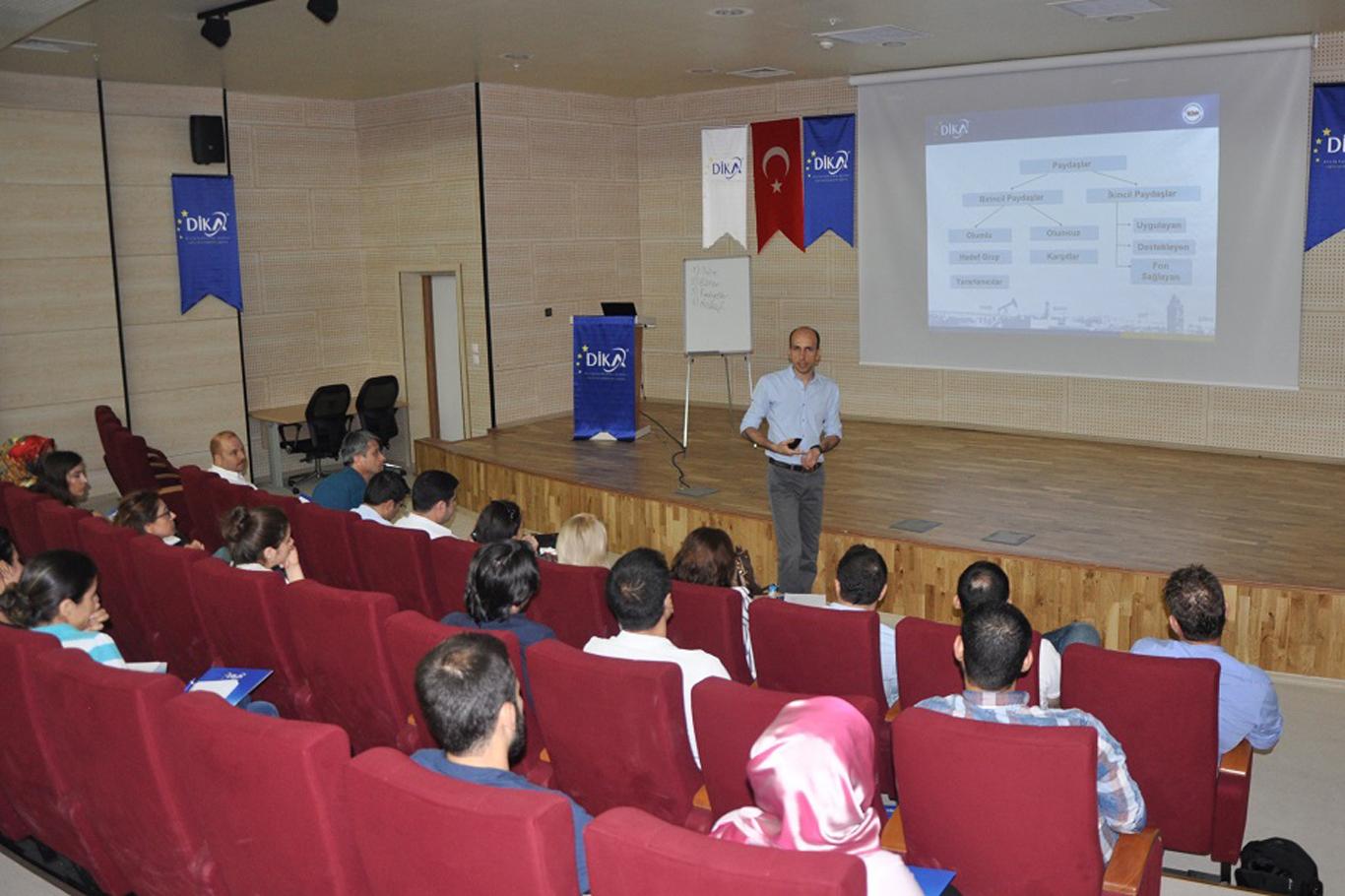 Mardin'de "proje yazma" eğitimi verildi